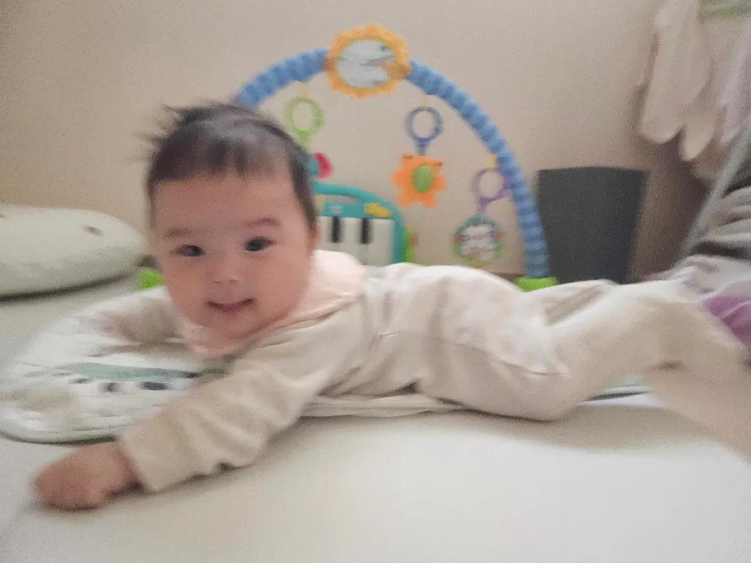 바닥에서 수퍼맨 자세