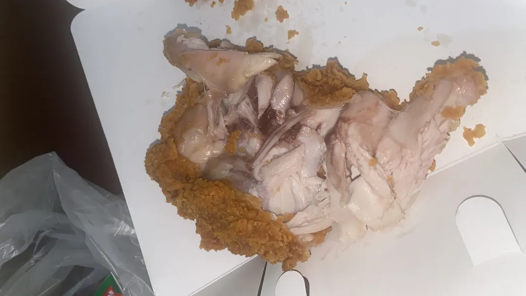 Paha atas ayam terdapat coklat di dekat tulang