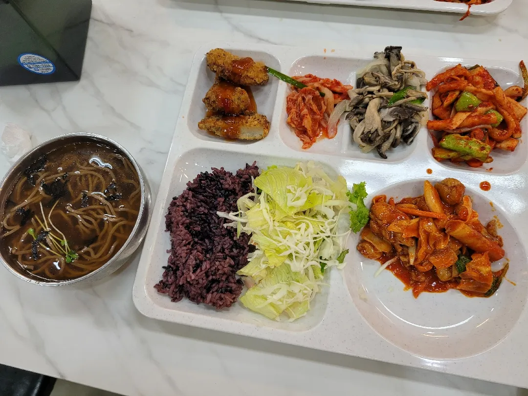 회사근처 백반집 밥이너무 잘나와요
